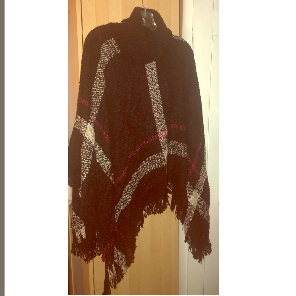BNWOT-Sweater Turtleneck Poncho w/ Fringed Bottom